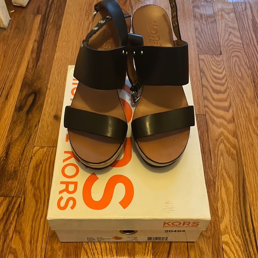 KORS Michael Kors Elsie Black Platform Sandal size 9M in original box
